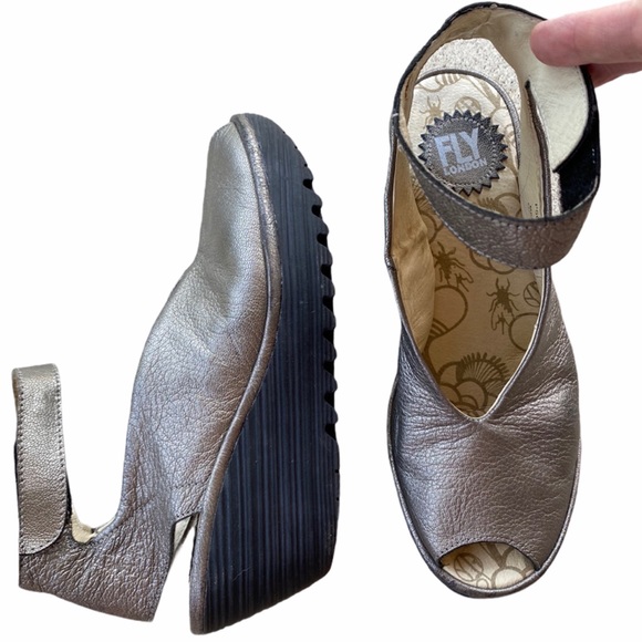 FLY LONDON Yala Wedge Metallic Sandal Sz 38
